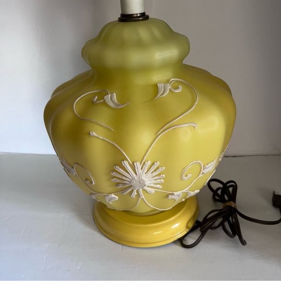 Vintage Yellow Glass Table Lamp - Picture 12 of 13